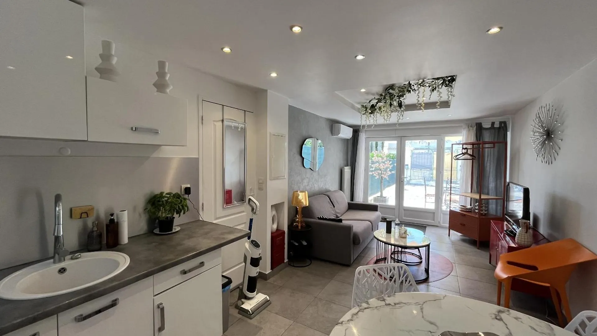 Apartment Port Frejus, 400M Des Plages Et Base Nature, Studi